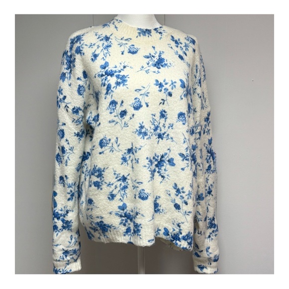 Staccato Sweaters - 🩶 Staccato Women's Blue Floral Crew Neck Sweater